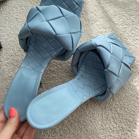 ✨SOLD✨Bottega Veneta Leather Slides - Picture 4 of 9